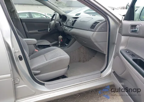 2006 Toyota Camry Le z USA, uszkodzony, nr VIN 4T1BE32K86U139137